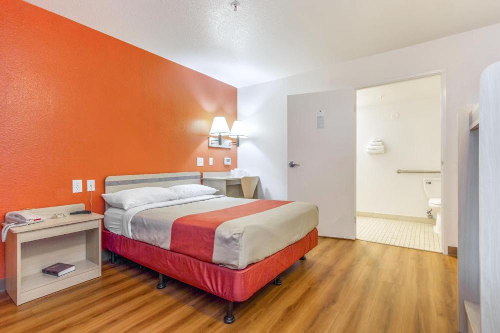 Double Room - Disability Access - Roll In Shower interior